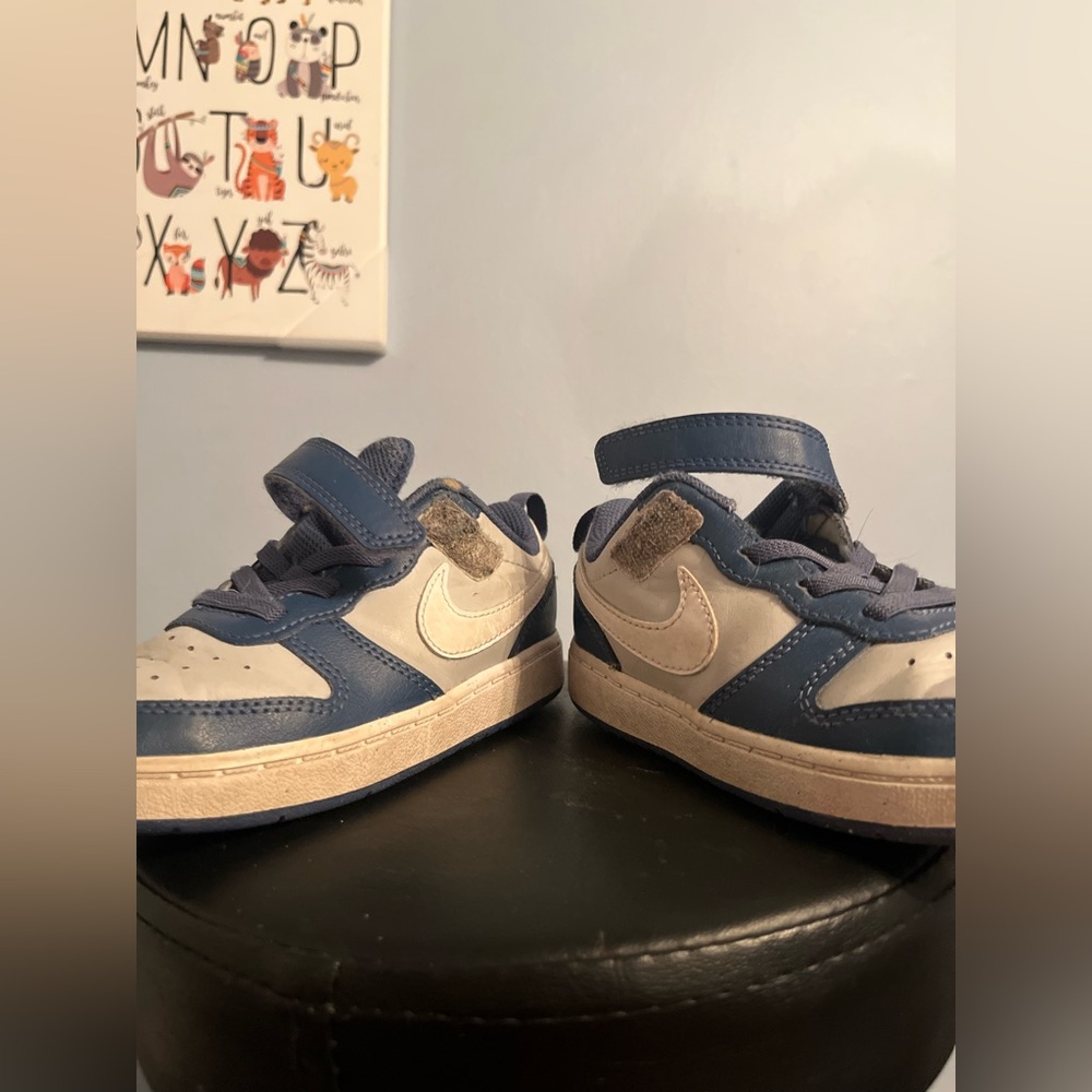 NIKE Court Borough Low 2 Sneakers 10 Toddler Blue Grey Boys Velcro Elastic Laces - Picture 8 of 9